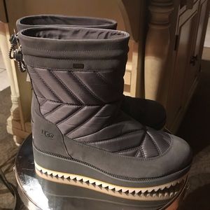 UGG Waterproof Boots Women’s Size 8.5